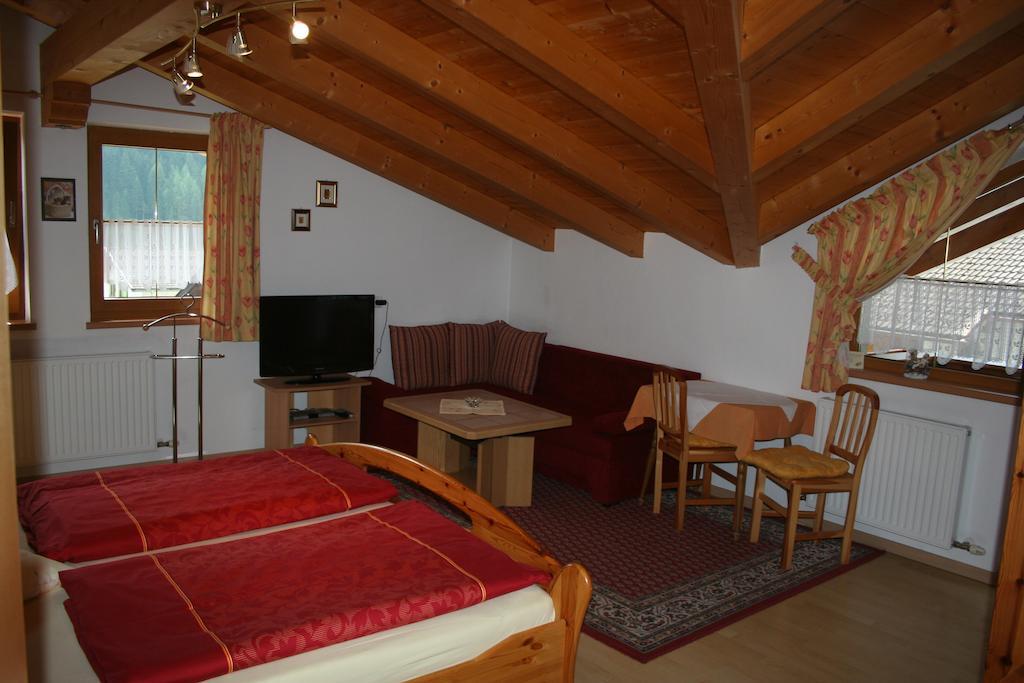 Haus Hildegard Hotel Neustift im Stubaital Kamer foto